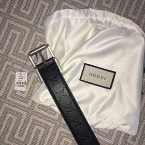 Men’s Gucci belt.